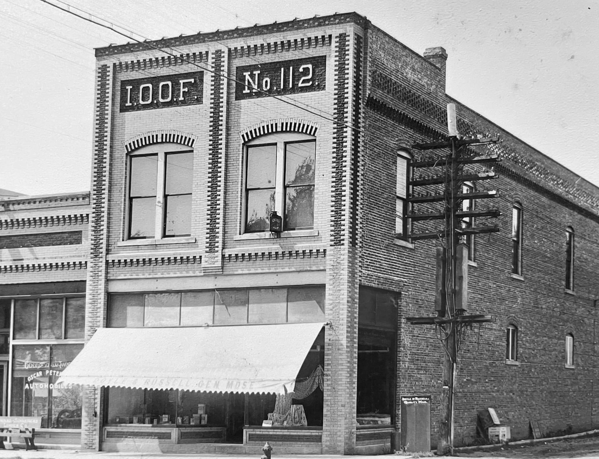 Odd Fellows - Photo 5