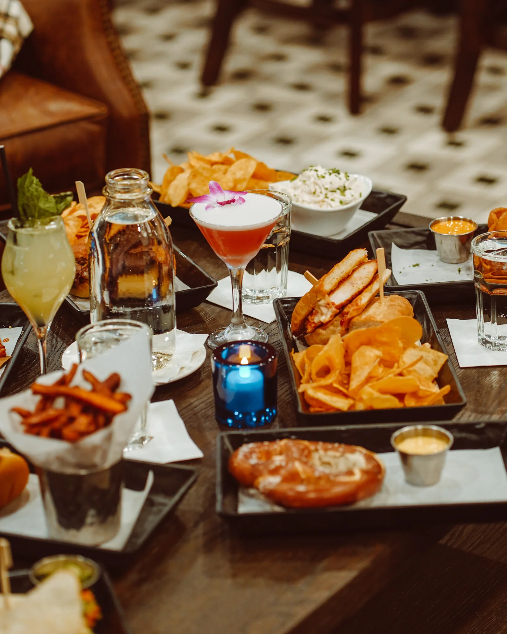 Max's Swing Lounge - Image 1