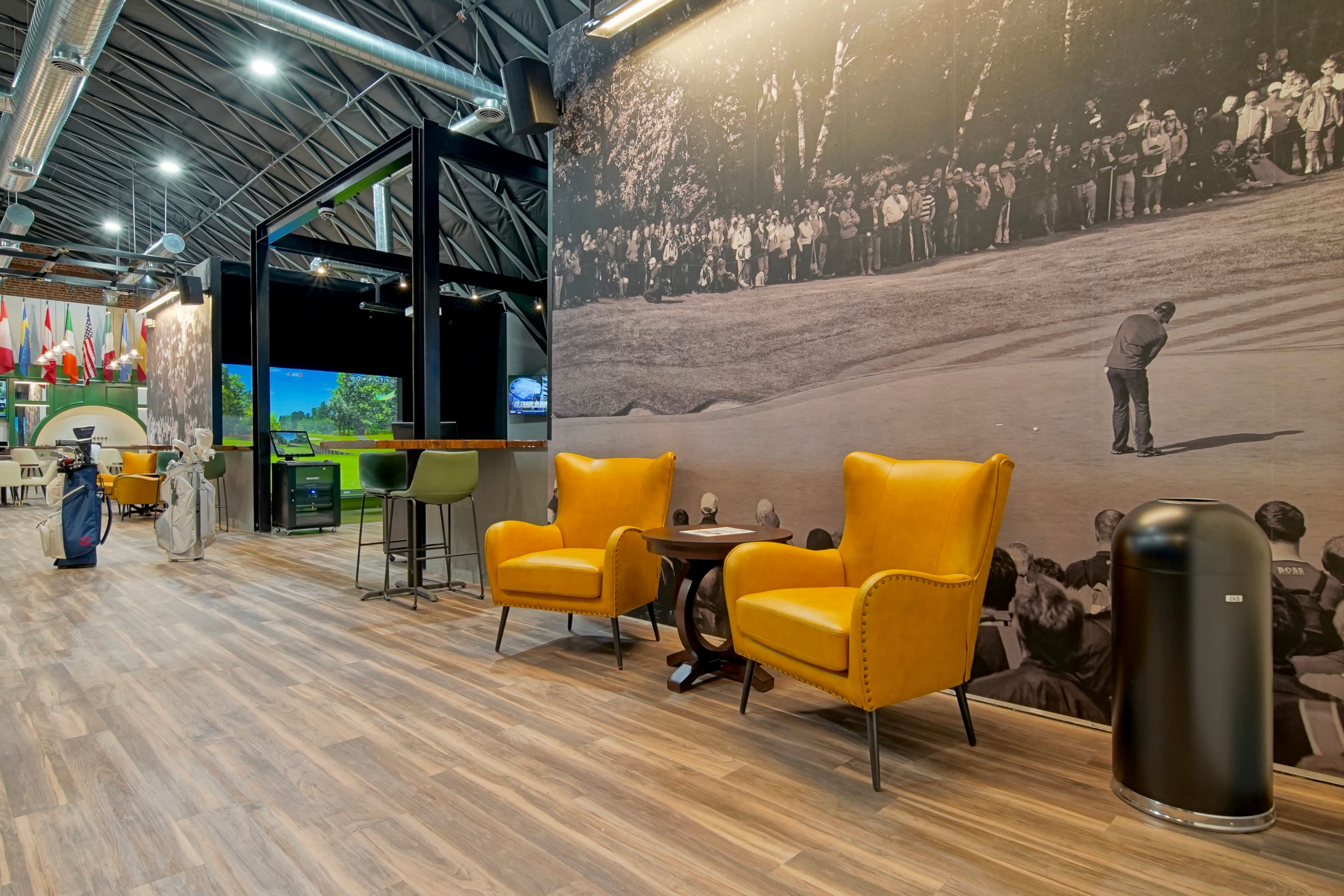 Mulligans Sports Bar & Indoor Golf - Image 1