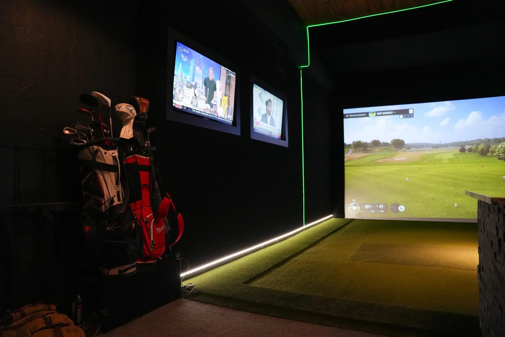 Birdie Train Golf Lounge - Image 1