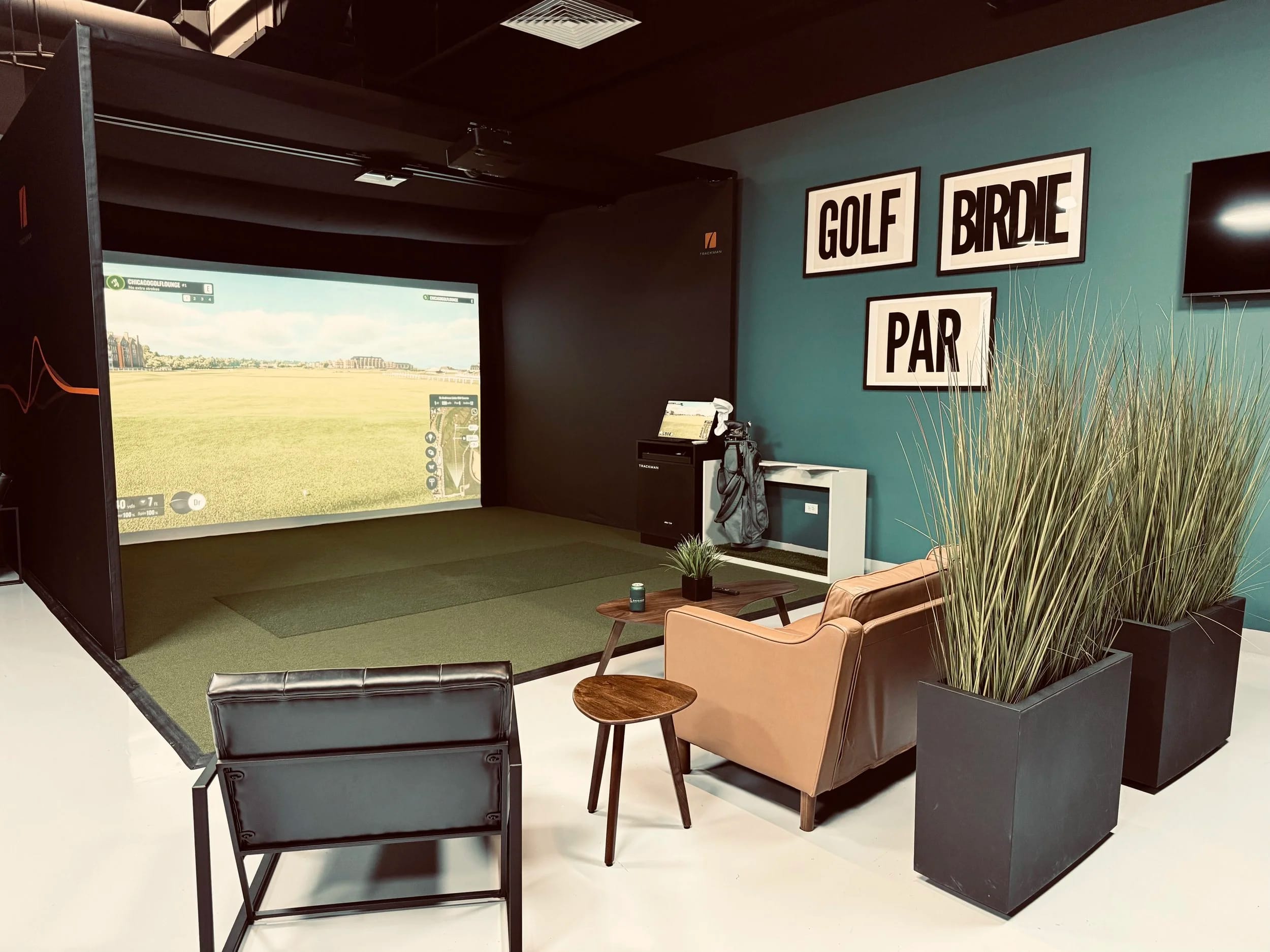 Chicago Golf Lounge - Image 1