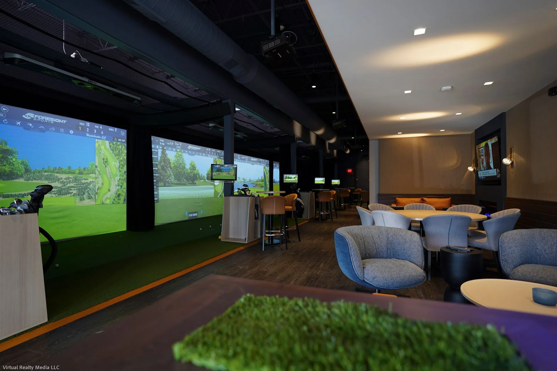 E 9 Clubs - Image 1