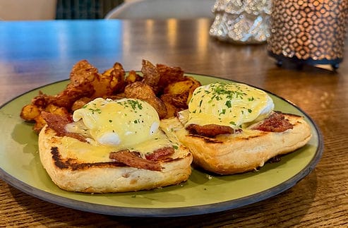 Gimme's Par & Grill - Image 1